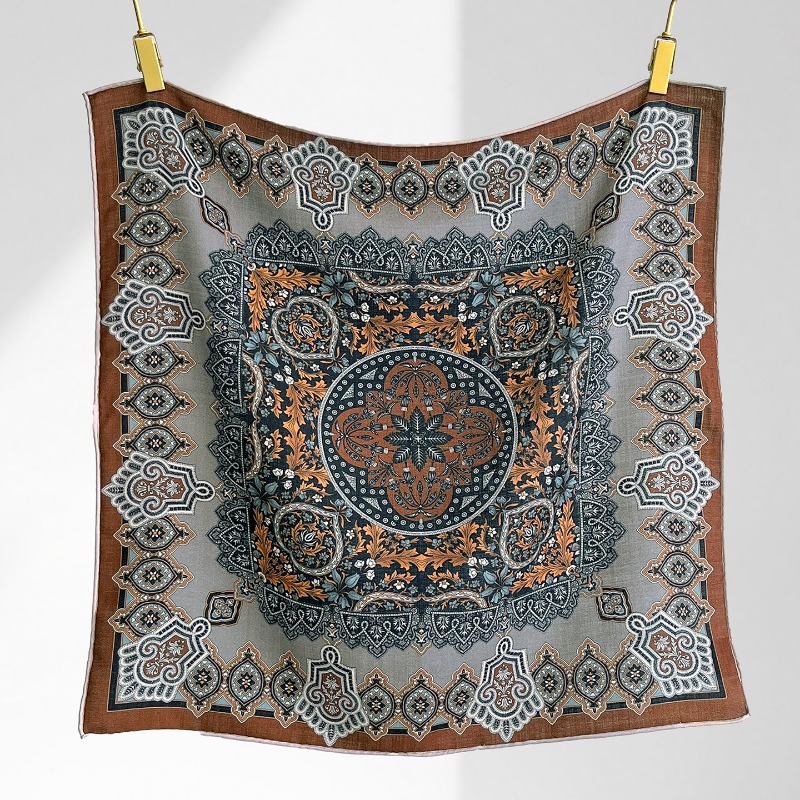 Shawl Wrap Winter - Sciarpa Quadrata Central Compass con Motivo