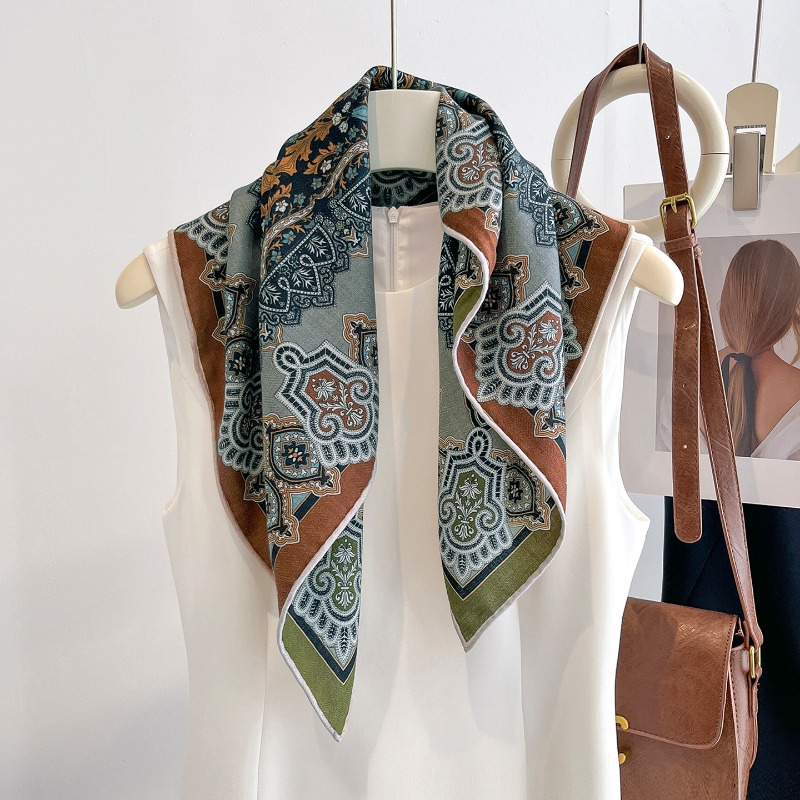 Sciarpa Quadrata Central Compa - Shawl Wrap Winter recensione e prezzo