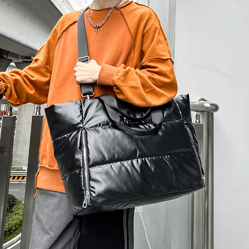 Borsa a tracolla in argento Y2 - Down Jacket Packable recensione e prezzo